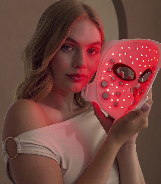 Leuchten statt liften: Was die Silk’n LED EMS Face Mask wirklich mit der Haut macht