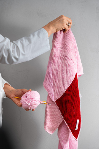 Charity-Strickaktion von GRANDEL x mamazone zum Weltfrauentag 2026