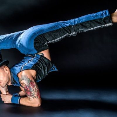 Comedy, Chaos, Kunst: Der 228. Blaue Montag im Berliner Kabarett-Theater