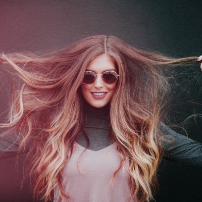 Glossy Long Hair: Die besten Tipps für lange, gesunde und glänzende Haare